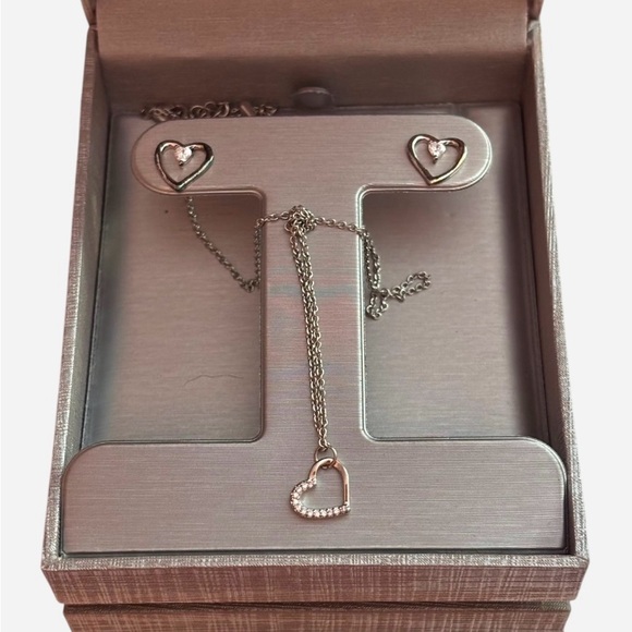 Earrings + necklace set! - Picture 1 of 1